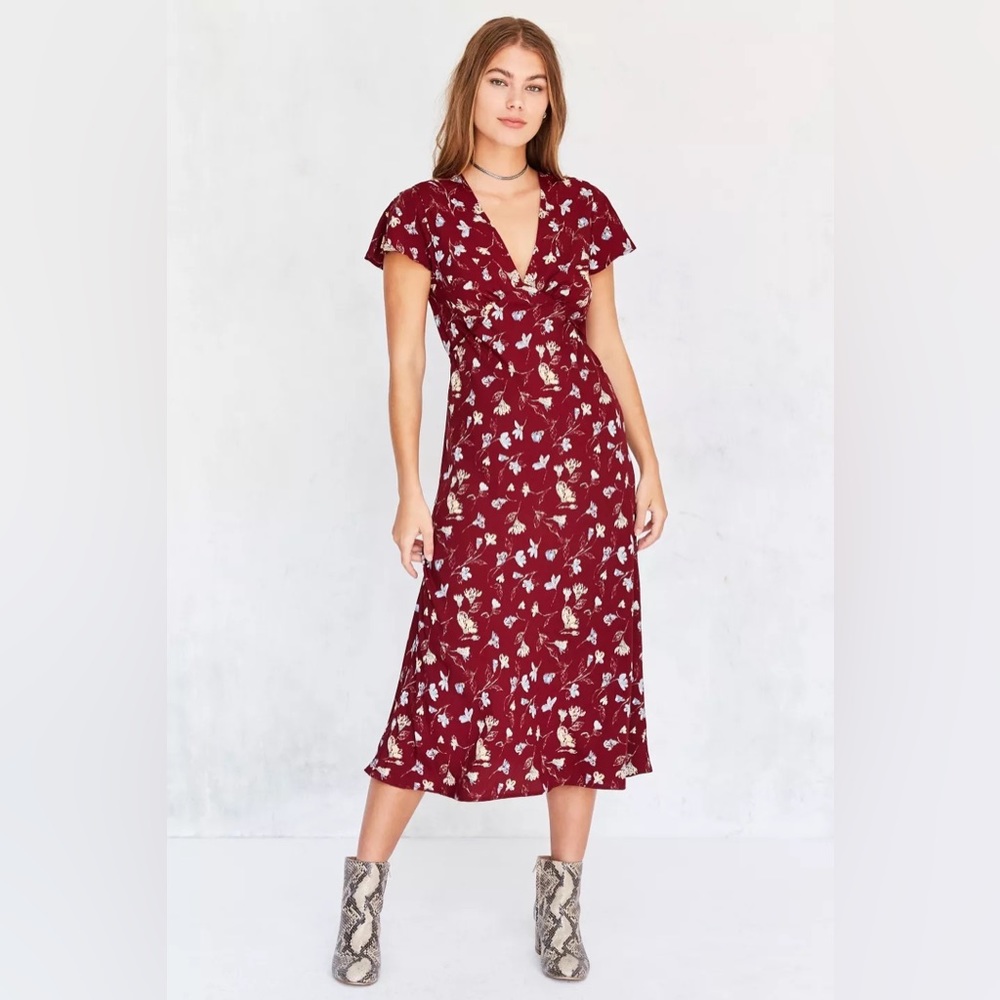 Kimchi Blue Flutter Sleeve Empire Waist Midi Dress